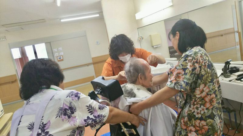 藤沢 美容院 カット ボランティア 介護施設