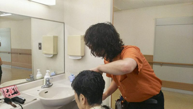 藤沢 美容院 カット ボランティア 介護施設